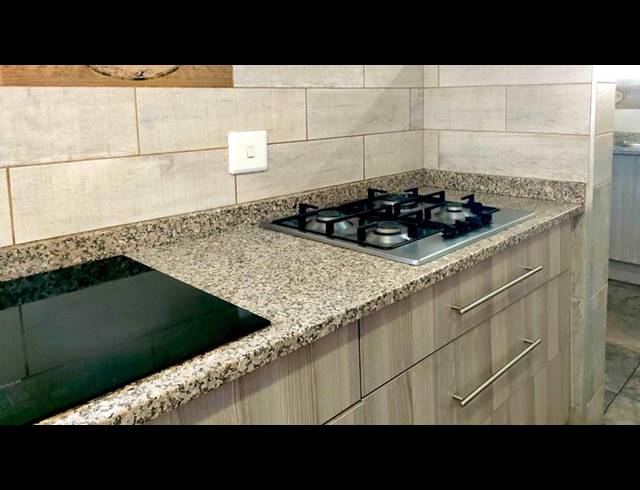 10 BEDROOM HOUSE FOR SALE IN DUVHA PARK